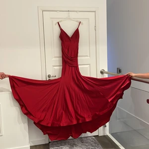 Balklänning  - Vinröd, storlek XS och längd 170 cm.