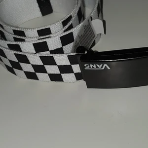 Vans skärp  - Ett vans skärp med ett rutigt mönster i svart och vit. One size, passar alla. Aldrig använd.