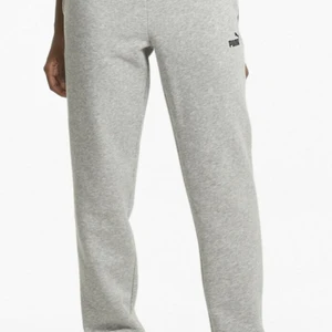 Mjukisbyxor - Säljer dessa helt nya, oanvända, lappar kvar mjukisbyxor från puma (zalando) heeelt slutsålda på hemsidan, såå fina men säljer pga satt inte så bra på mig. 