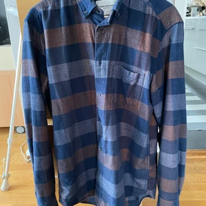 These Glory Days Skjorta  - Säljer en fin skjorta då den ej används, väldigt fint skick. Frakt betalar köparen.