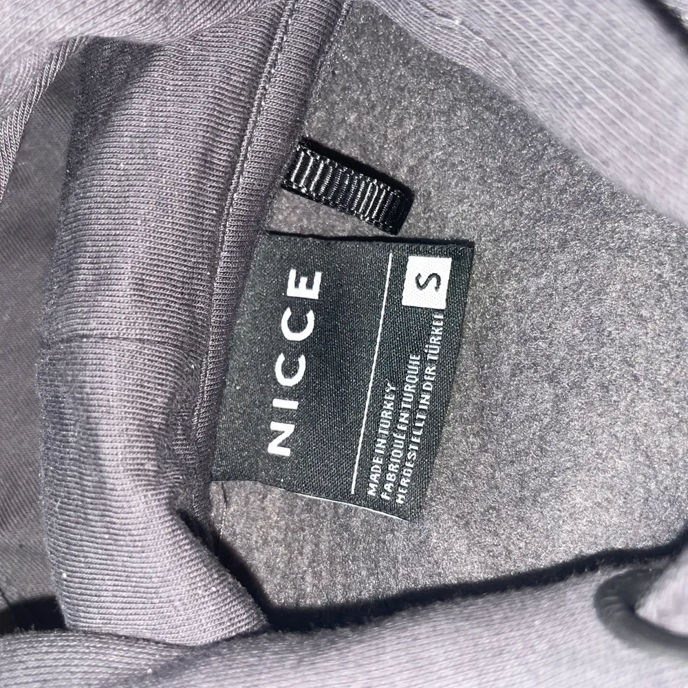 Nicce hoodie använd ca 3-4 gånger, väldigt bra skick, frakt går att lösa!. Hoodies.