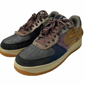 Travis Scott airforce 1 - Travis scott forces i strlk 43 köpta på pmp. Använda men i bra skick. Replacement box och ingen zip🤝. Kom privat för frågor🙌. #staytrue