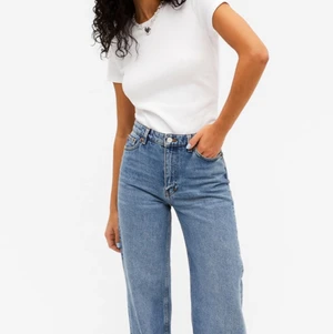 Monki Yoko jeans  - Säljer dessa favoritjeans! Jättefina och sitter verkligen så fint. 