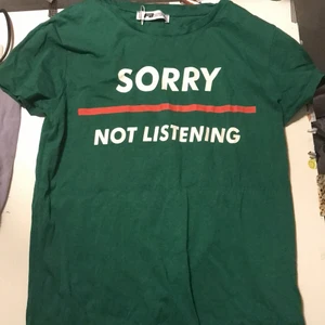 T-SHIRT - Köpt från newyorker/hm? Kommer nt ihåg. Säljs för 35kr. Kan fraktas! Kom DM för fler frågor^^ storlek XS men passar S hyfsat. 