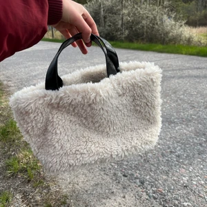 Fluffig väska  - Bra skick!!