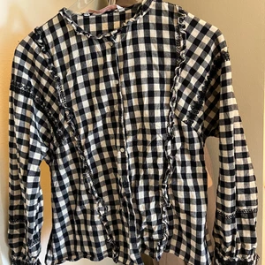 Zara shirt with lace - Very cute shirt from zara, relaxed fit with lace details. 2 buttons missing 