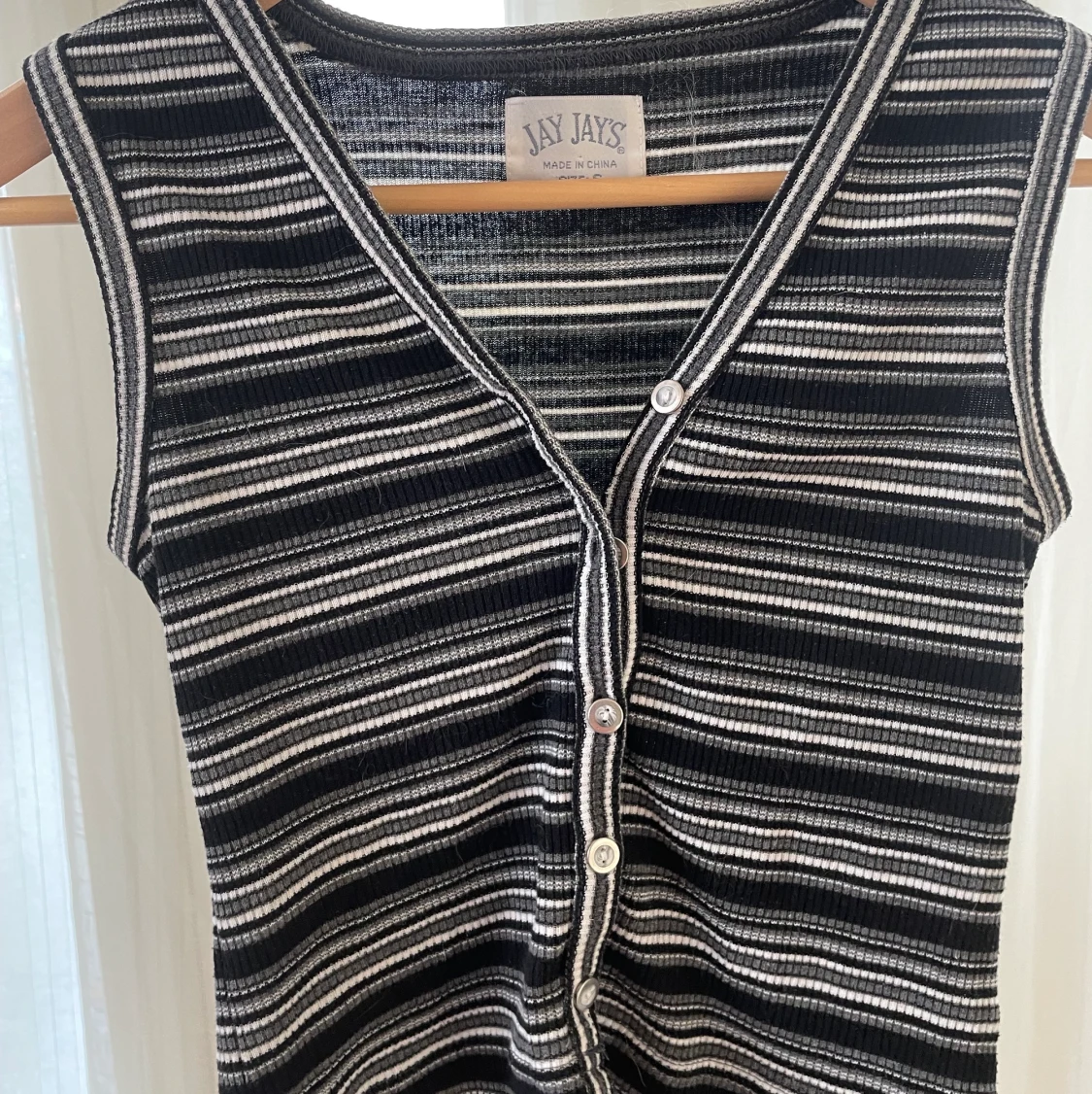 Grå randig vest 