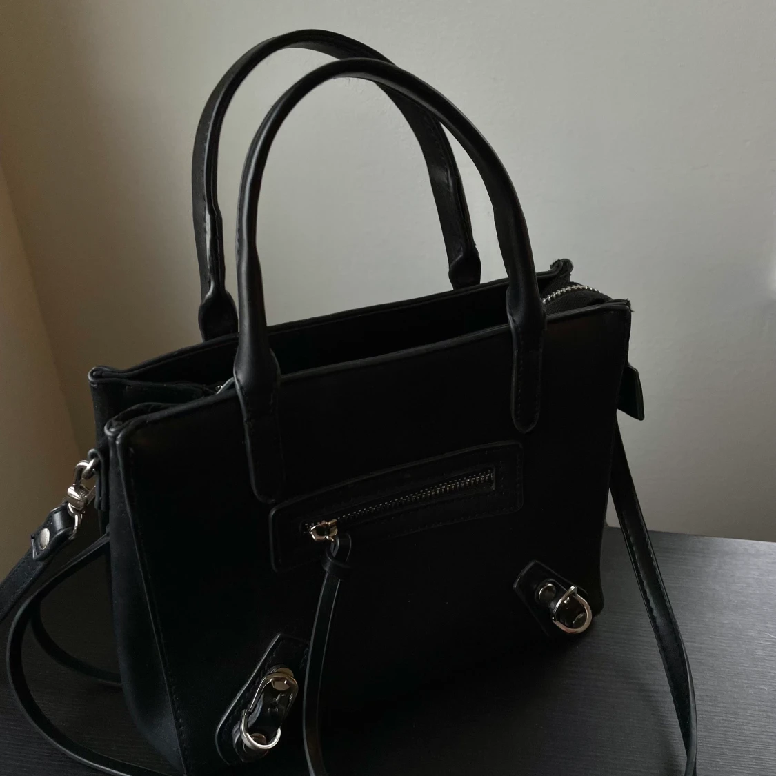 NLY Accespries - Axelremsväska