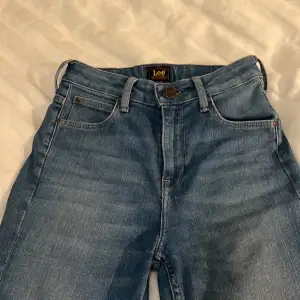 Jätte fina Levis jeans köpta för 1000kr jätte bra kvalitet och skit smidiga!!❤️