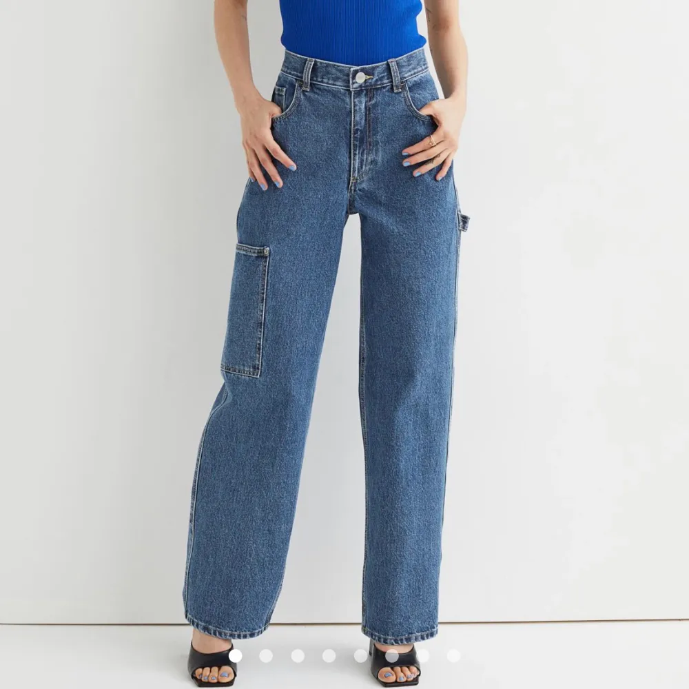 Workwear Straight Jeans från H&M. Endast använda en gång så i stort sett helt nya!. Jeans & Byxor.