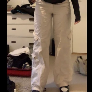Cargo pants  - Säljer dessa byxor från urban outfitters då de inte används längre:) Går tyvärr inte ner i pris