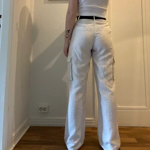 Linnebyxor  - Tunna, sköna linneliknande byxor med fickor från Gina tricot! Supernice nu till sommaren. Aldrig använda lappen kvar!