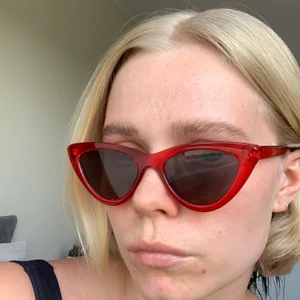 Röda solglasögon cat eye - Fina solglasögon i rött ❤️ fint skick! 