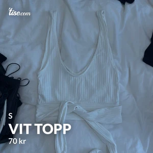 Vit topp - Från zara med band på sidan som man kan knyta ihop  Bilden är från min egna tise (@vr123)