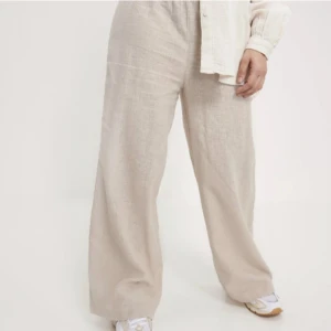 Linnebyxor - Linnebyxor med hög midja, resor. 