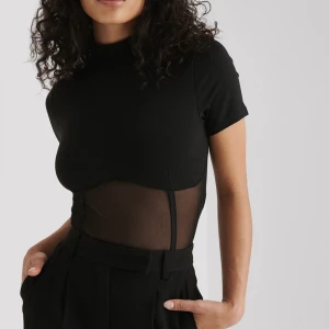 Fest topp - Tröjan på bilden. Jättefin fest topp. Använd en gång. Från nakd. Ordinarie pris 220. 