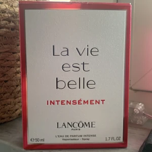 La vie est belle LANCŌME  - Fick som present. Bara öppnat och bara testat.✨❣️Skriv gärna vad hade ni kunnat betala ❤️‍🔥. Priset är sänkt ❣️
