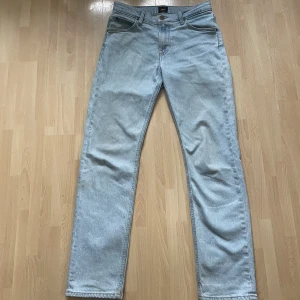 Lee West jeans - Lee west relaxed jeans i bra skick. Säljer för de blev för små. 