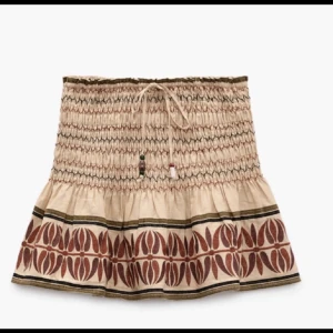 Zara volankjol - Kjol från zara, använd två ggr