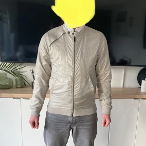 Mouli Jacka strl. S - Mouli Jacka. Storlek: S