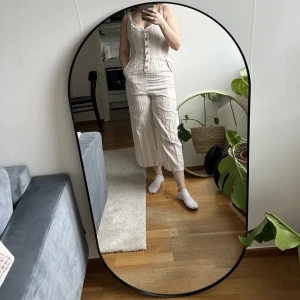 Linne jumpsuit  - Jumpsuit för vår och sommar i blandning av linne och bomull. Superfin men blivit lite för liten.