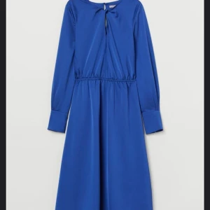 Satin klänning HM - Oanvänd helt ny