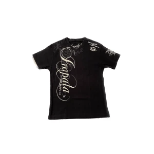Impala black text tee (M) - 50 Archive Plick💛 Märke: Impala | Size: M | Uppmötningar sker vid sickla udde. Skriv till oss vid ytterligare frågor gällande kläder eller annat❤️