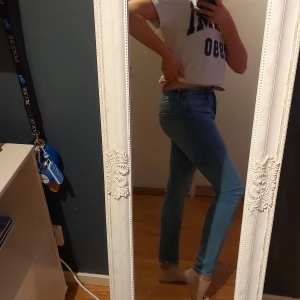 Ljus blåa jeans - Vanliga ljus blåa jeans jag har använt dom typ 3-4 ggr.