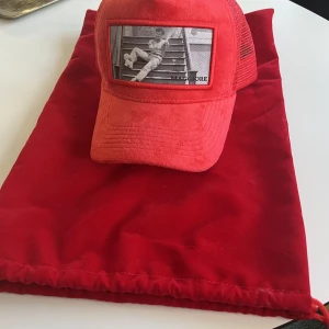 Maggiore keps röd - Köptes i hösten 2021 för 900kr och har endast använt den en gång.