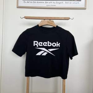 Reebok Identity T-Shirt Cropped  Storlek : SMALL  100,- 