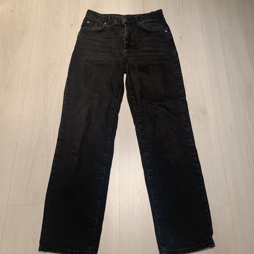90’s straight jeans från bikbok. Storlek 26. Jeans & Byxor.