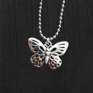 Halsband !! - Butterfly halsband ☆  Välj mellan vanlig kedja o kulkedja ⇢  Jag postar vanligtvis med frimärken, frakt tillkommer då på 18kr & kommunikation sker via plicks DM (bifogar alltid postbevis). Det går dock även bra att betala genom plicks egna lösning.