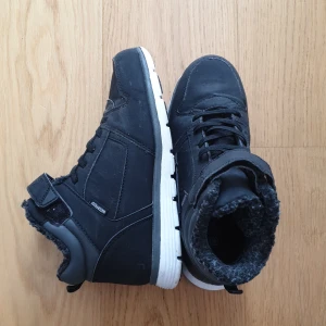 Skor barn - Stl.36, gott skick, fodrade, vattentäta