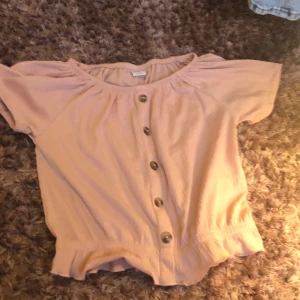 Rosa tröja - Säljer den för den är för liten!💗 Fin till våren och sommaren💕