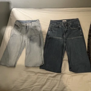 Snygga Jeans,Chinos  - Ljusblå GRUNT jeans strl26 nypris:600kr mitt pris:150kr. Blå LINDEX jeans strl164 -100kr Svatra GRUNT jeans strl26 nypris:600kr mitt pris:150kr Beige URBAN STREETWEAR chinos 79kr Alla priset kan diskuteras. Kan både mötas upp i Jönköping/posta