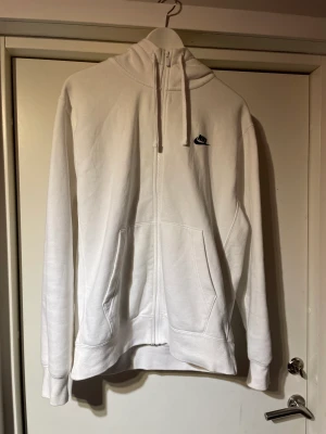 Nike zipup hoodie - Tja! Säljer en Nike hoodie som inte kommer till användning