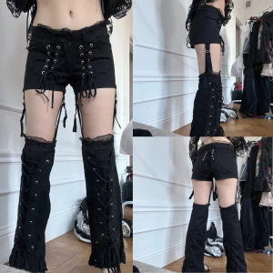 Goth emo shorts - Såldes på depop för 1500kr, säljer för 550kr. Helt nya endast provade. Storlek S-M. Möts i stockholm eller fraktar 🖤