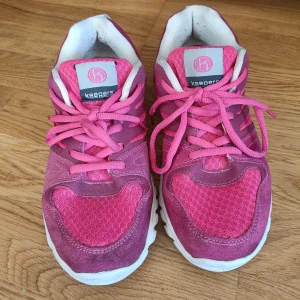 Rosa träningsskor - Rosa träningsskor innersula saknas