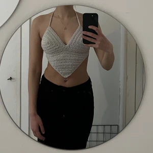 Virkad topp - Knytning i nacke och rygg! 