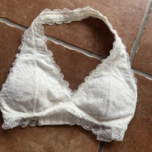 Bralette - Superfin bralette från Hollister aldrig använd tyvärr, så den är som ny.  Storlek M  