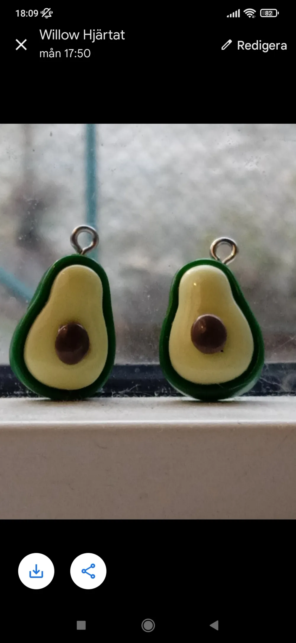 2 stycken söta avocado berlocker. Accessoarer.
