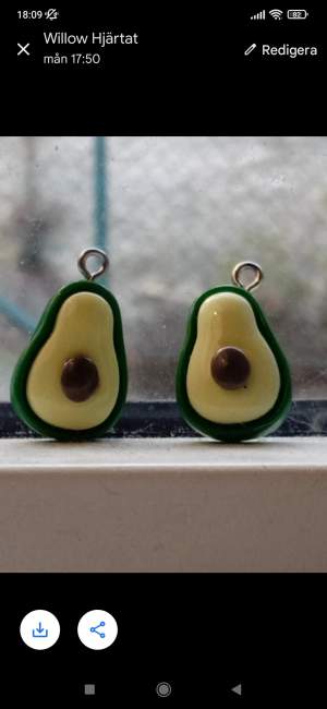 2 stycken söta avocado berlocker