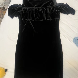Svart klänning - Använd 1 g