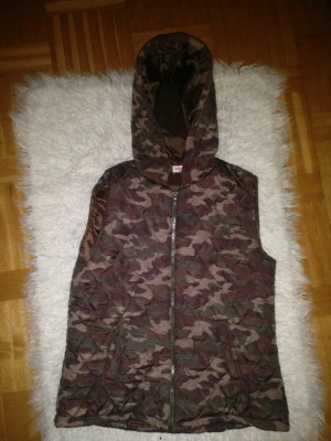 Kamoflage Hoodie väst - Snygg skogs kamoflage väst 