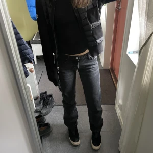 Jeans lågmidjade low waist  - Lågmidjade svarta jeans🤍🤍
