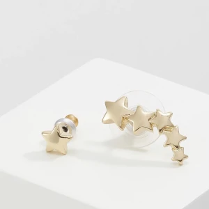 Örhängen Pilgrim - Sjukt snygga örhängen från pilgrim. Använda 3/4 ggr. Säljer pga att jag bär silver❤️🫶Köpta för 150kr.