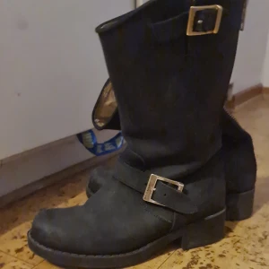 John bull - Storlek 36 men lite stora 