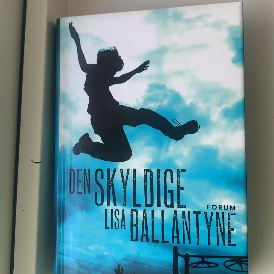 Bok ”Den Skyldige Lisa Ballantyne”