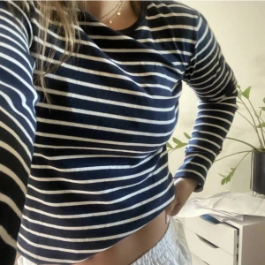 Randig tröja - Söt randig tröja, rensar gaderoben💓