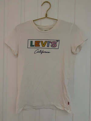 Levis t-shirt - En vanlig levis t-shirt i storlek xs. Köpt på pondus.
